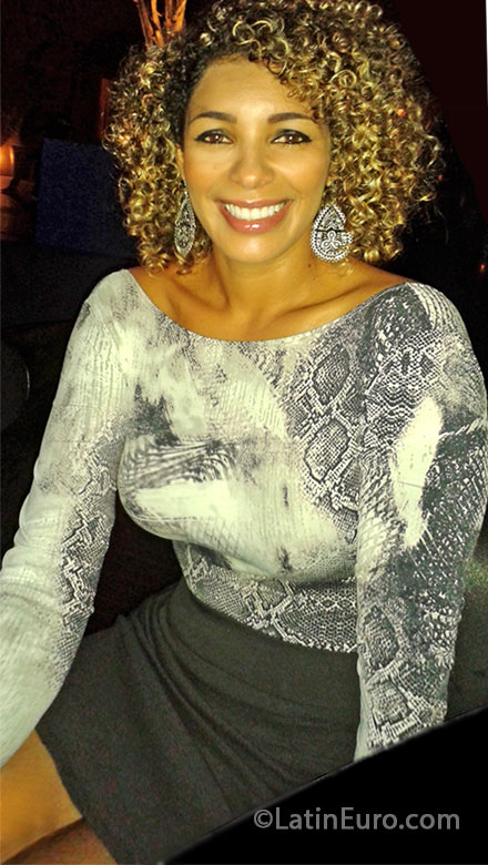 Date this lovely Brazil girl Vivian from Sao Paulo BR7992