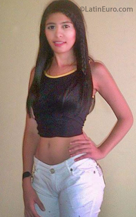 Date this hard body Colombia girl Daniela from Cartago CO13577
