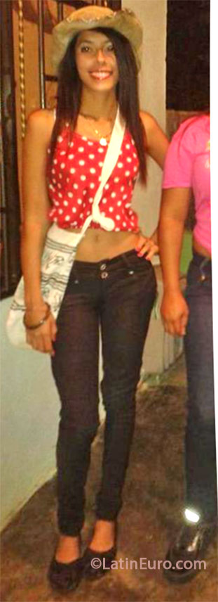Date this voluptuous Colombia girl Clara from Barranquilla CO13617