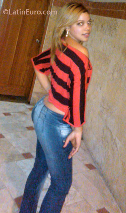 Date this hard body Dominican Republic girl Madely from Santiago DO16813