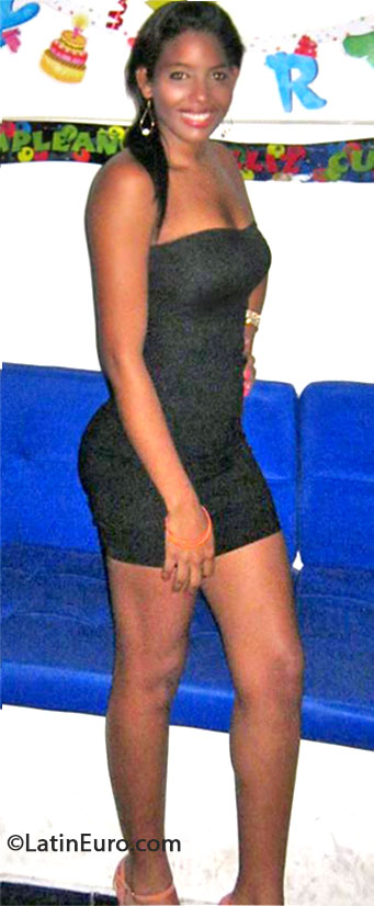 Date this lovely Colombia girl Lilia from Cartagena CO13701