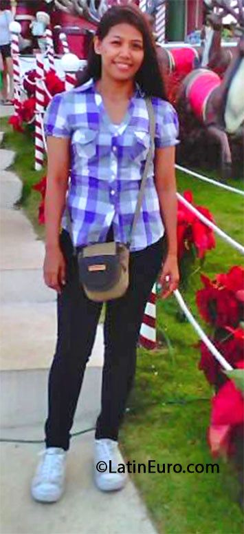 Date this happy Philippines girl Charls from Manila PH579