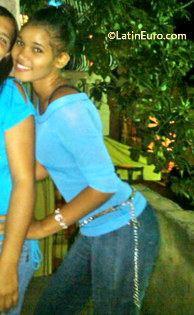 Date this athletic Dominican Republic girl Anny from Santo Domingo DO17005