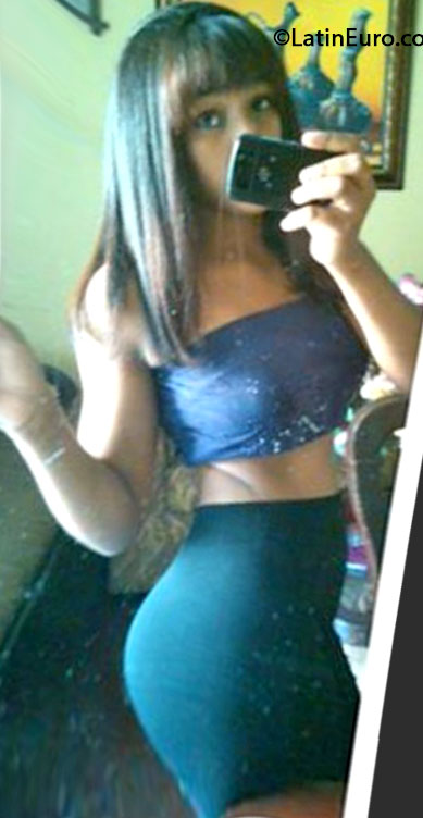 Date this lovely Dominican Republic girl Mariluz from Santo Domingo DO17016