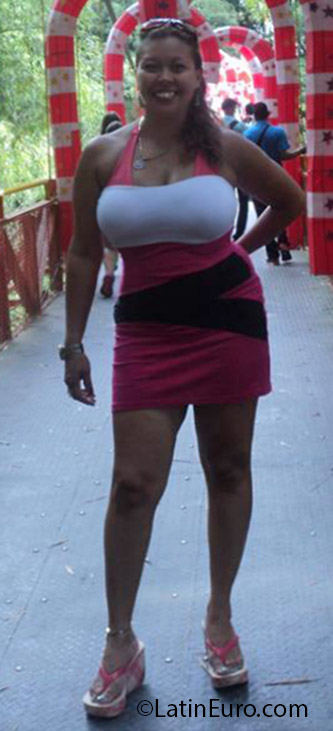 Date this athletic Colombia girl LINA from Medellin CO13857