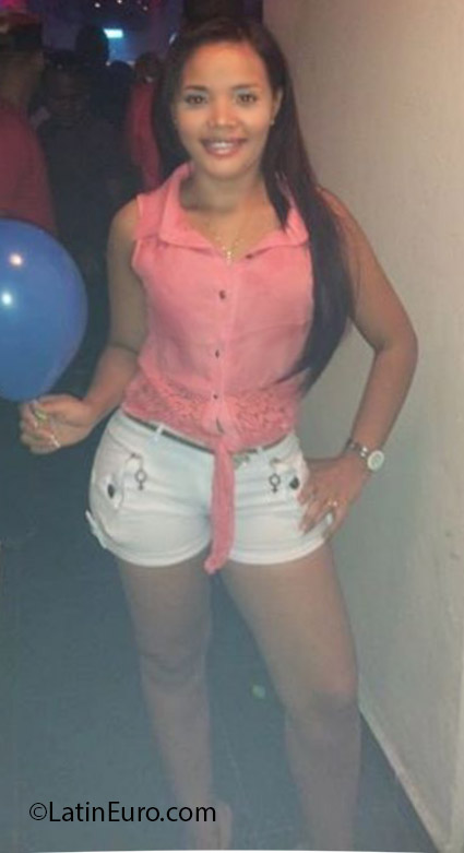 Date this hot Dominican Republic girl Sara from Santo Domingo DO17071