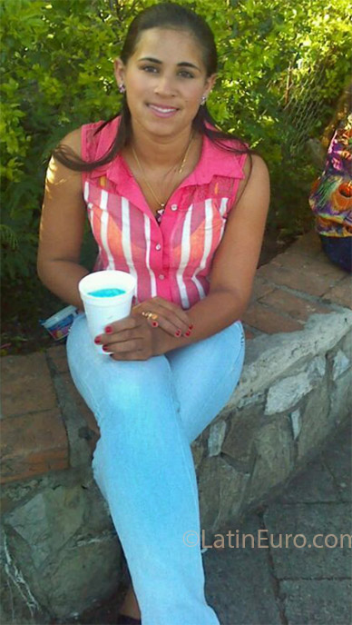 Date this sultry Dominican Republic girl Dolki from La Vega DO17081