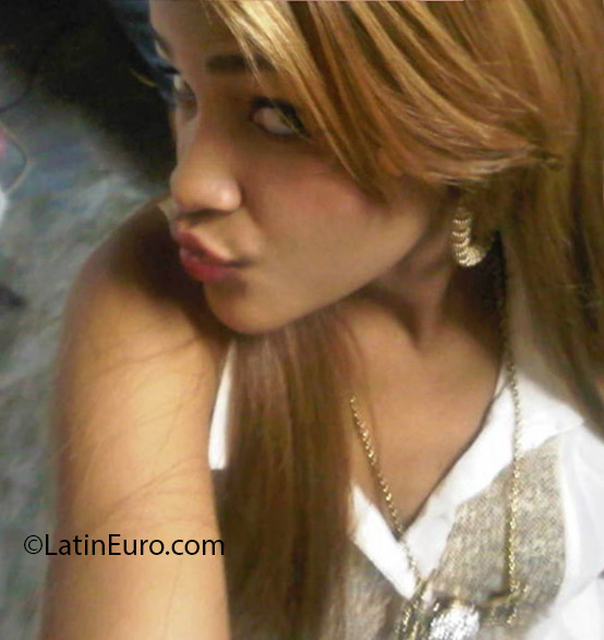 Date this nice looking Dominican Republic girl Eloisa from La Vega DO17115