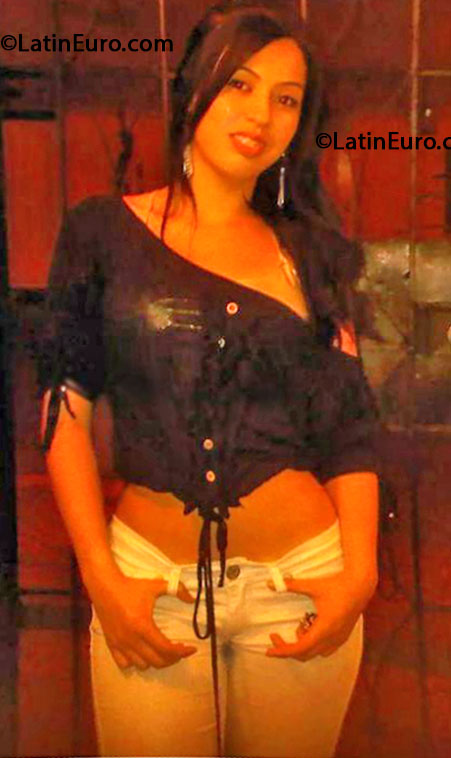 Date this attractive Colombia girl Johana from Medellin CO14302