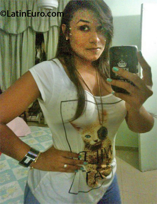 Date this sultry Dominican Republic girl Laura from Santo Domingo DO17223