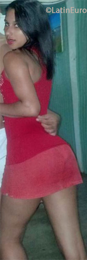 Date this georgeous Dominican Republic girl Noemi from Dajabon DO17325
