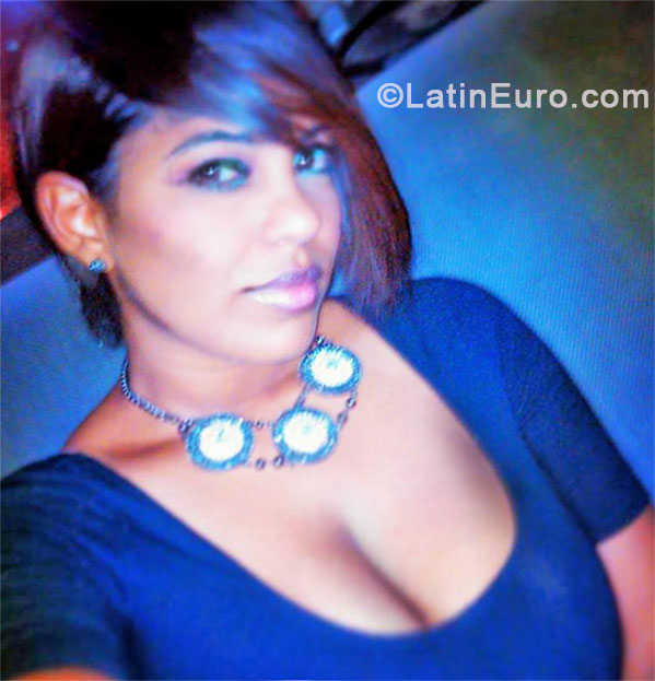 Date this fun Dominican Republic girl Emel from Santo Domingo DO17359