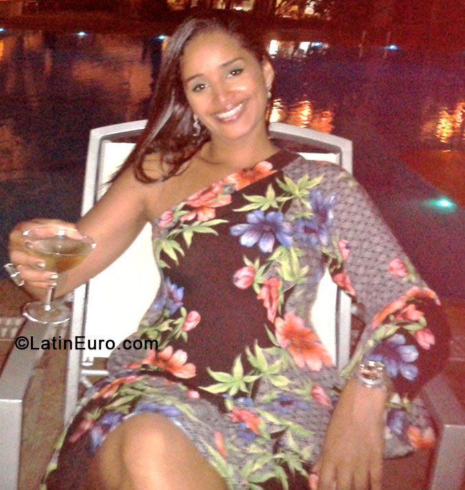 Date this beautiful Brazil girl Flavia from Rio De Janeiro BR8129
