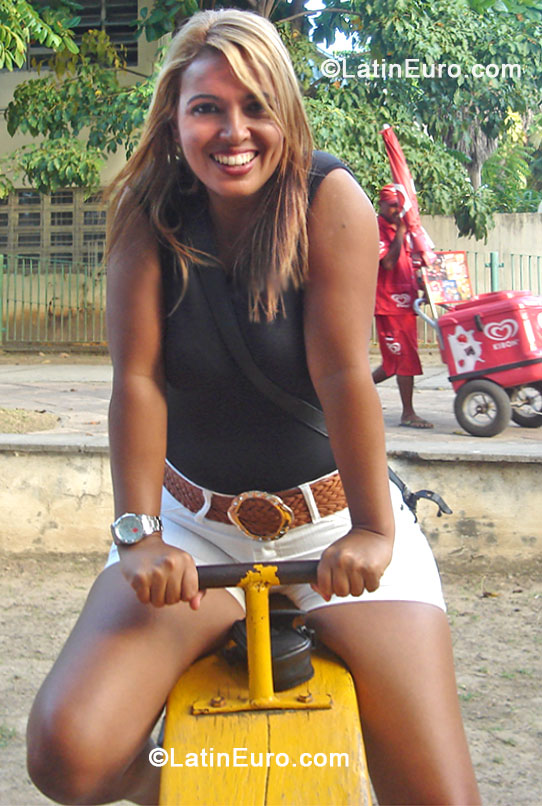 Date this happy Brazil girl Chelin from Recife BR8159