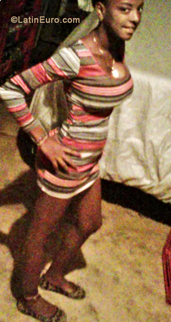Date this beautiful Dominican Republic girl Yarneli from Santo Domingo DO17450