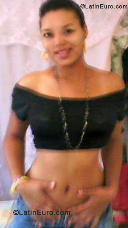 Date this young Dominican Republic girl Mariel from Santo Domingo DO17475