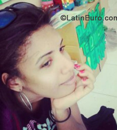 Date this delightful Dominican Republic girl Laura from Santo Domingo DO17484