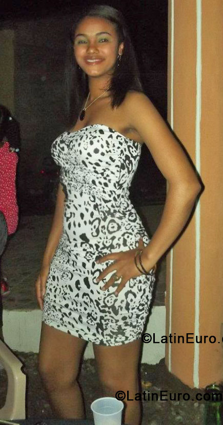 Date this exotic Dominican Republic girl Guadalupe from La Vega DO17680