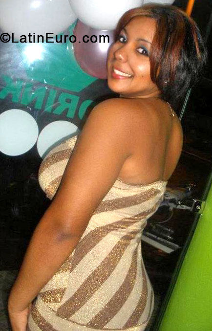 Date this sultry Dominican Republic girl Lisselot santan from La Romana DO17690