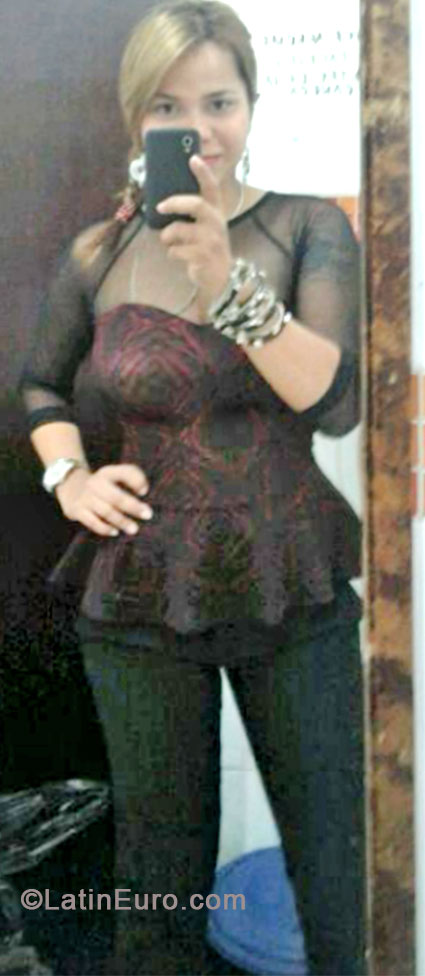 Date this hard body Colombia girl Shirly from Bucaramanga CO14414