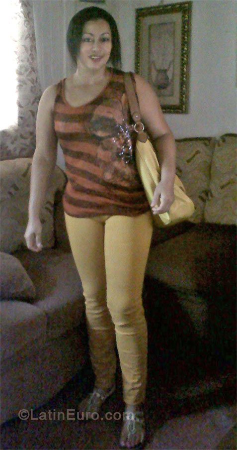 Date this pretty Honduras girl Carolina from Puerto Cortes HN905
