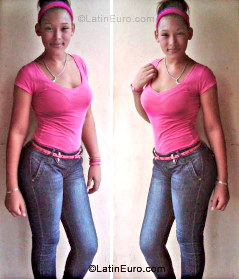 Date this good-looking Dominican Republic girl Nicole prez from Santo Domingo DO17729