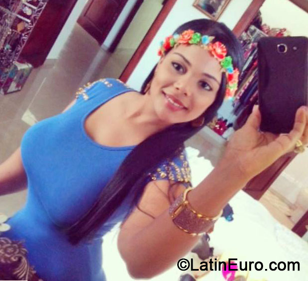 Date this funny Dominican Republic girl Flori from Santo Domingo DO17801