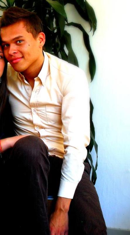Date this young Colombia man Sanin from Antioquia CO14534