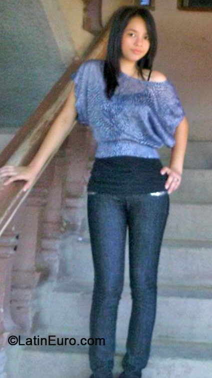 Date this pretty Honduras girl Nohami from San Pedro Sula HN903