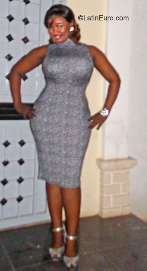 Date this hot Angola girl Ermely from Luanda AO75