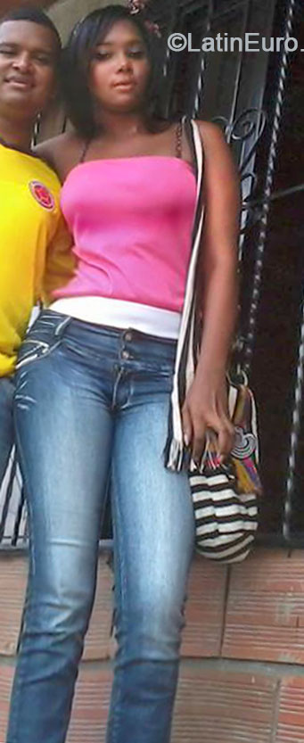 Date this sensual Colombia girl Hana from Cali CO14566