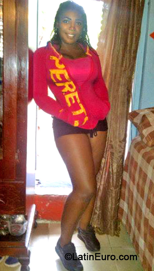 Date this gorgeous Jamaica girl Hicha from Kingston JM1440