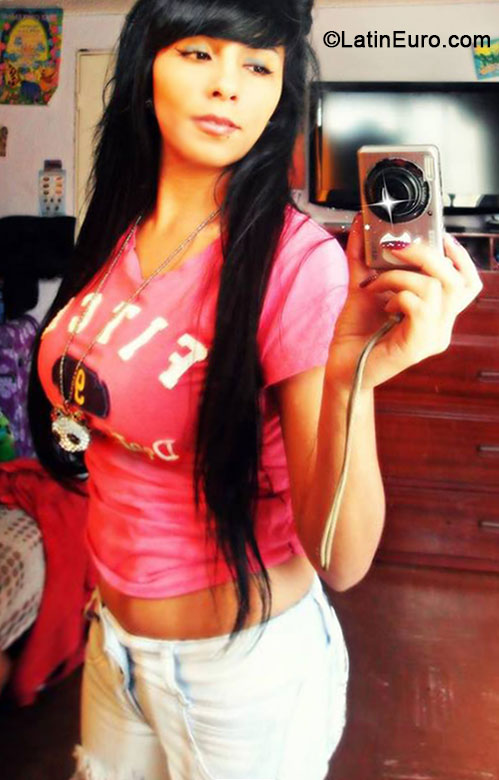 Date this nice looking Colombia girl Cindy from Bogota CO14612