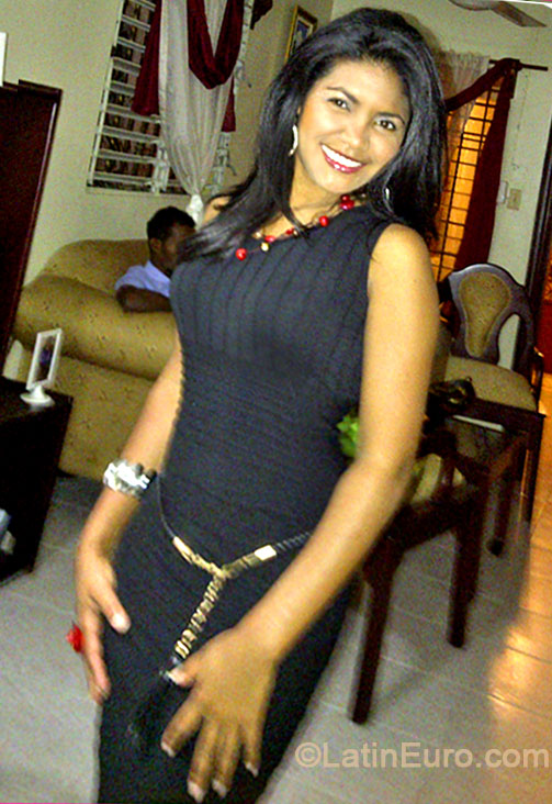Date this sensual Dominican Republic girl Alba from Santo Domingo DO18109