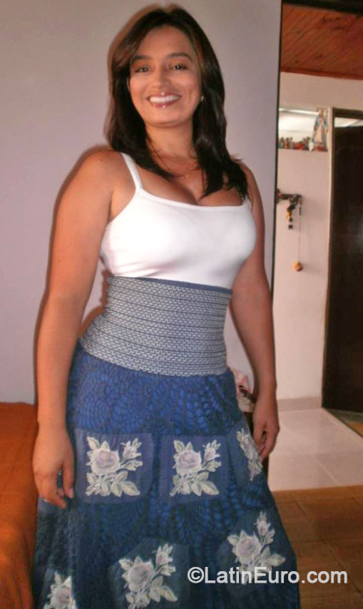 Date this sultry Colombia girl Alejandra from Chinchina CO14671