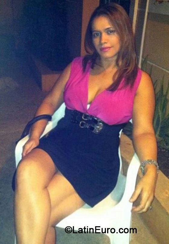 Date this sultry Dominican Republic girl Crizida from Santo Domingo DO18177