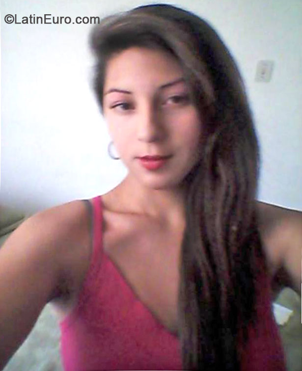 Date this hot Colombia girl Kelly from Bogota CO14701