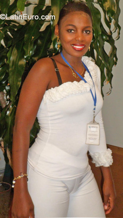 Date this tall Colombia girl Corazon from Cali CO14710