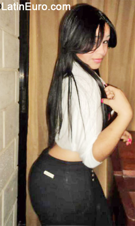 Date this foxy Dominican Republic girl Yudisel from Santo Domingo DO18229