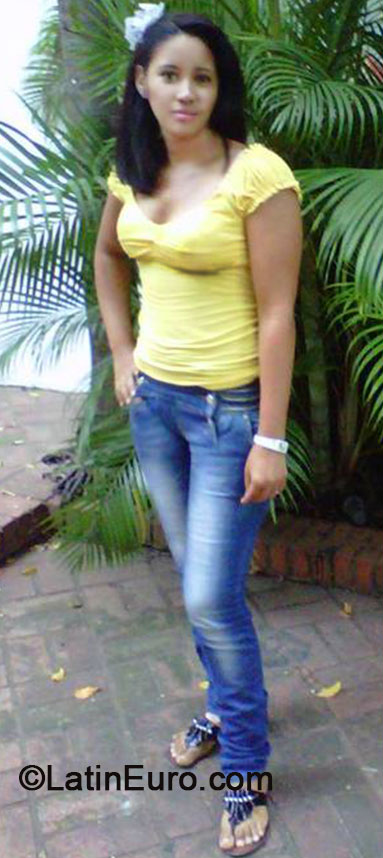 Date this happy Dominican Republic girl Diana carolina from Santo Domingo DO18230