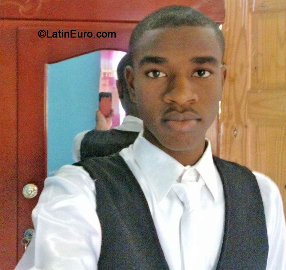 Date this nice looking Jamaica man Michael from Kingston JM1530