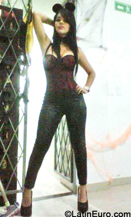 Date this gorgeous England girl DRUW from  CO14895
