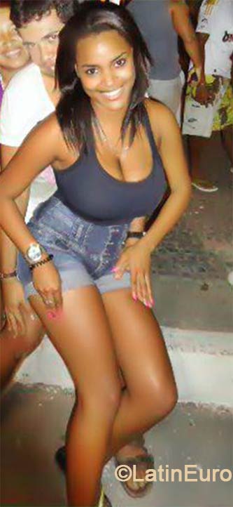 Date this stunning Brazil girl Daniela Araujo from Vitoria BR8638