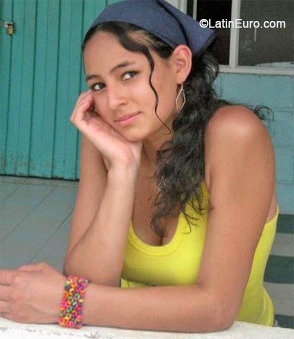 Date this georgeous Colombia girl Angela from Bogota CO14925