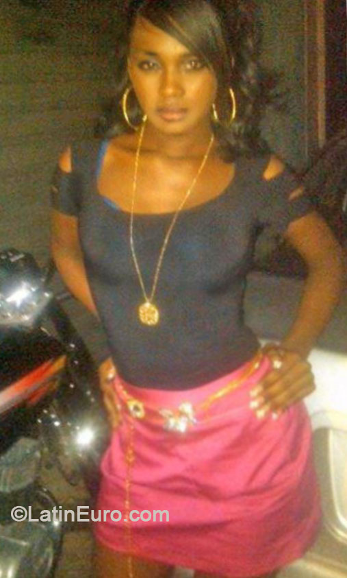 Date this pretty Dominican Republic girl Alnelyz from Santo Domingo DO18607