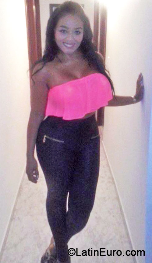 Date this nice looking Colombia girl Yenny from Cali CO14976