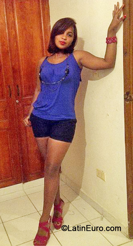 Date this happy Dominican Republic girl Lilibeth from Santiago DO18665