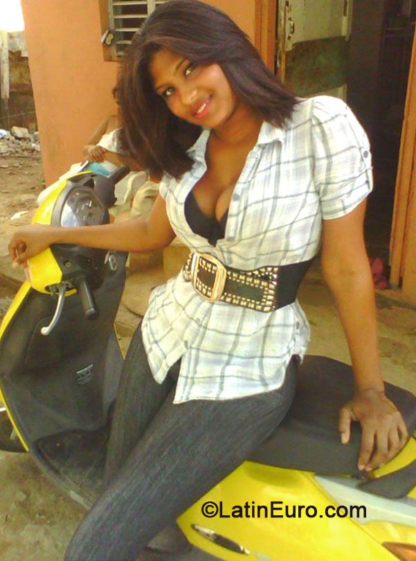 Date this happy Dominican Republic girl Katerin from Santo Domingo DO18671