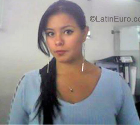 Date this nice looking Colombia girl Lorena from Bogota CO15010