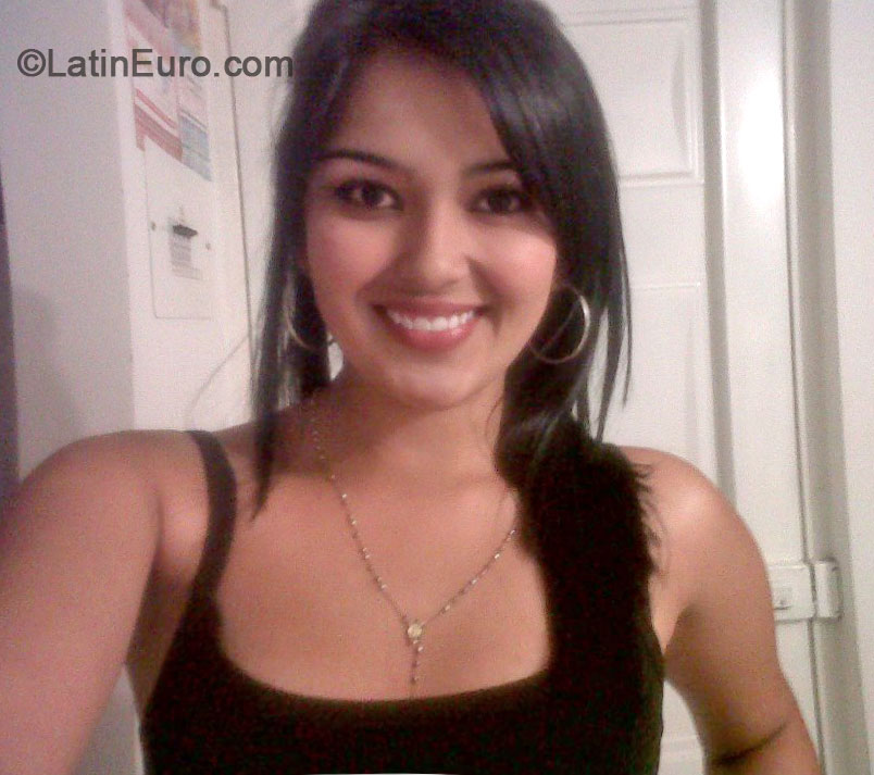 Date this hot Colombia girl Andrea from Bogota CO15017